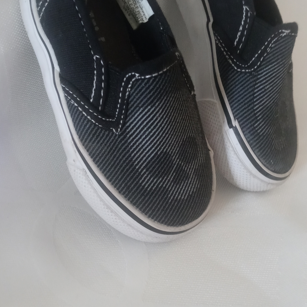 Kidgets skull shoes size 5